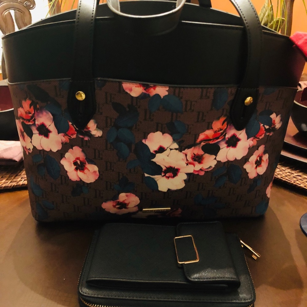 New London Fog Tote Handbag And Wallet